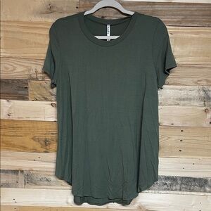 Azules size XL Olive Green Short Sleeve Crewneck Tunic Length Soft Stretchy Tee